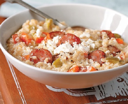 Τραχανότο με πιπεριές και χωριάτικο λουκάνικο