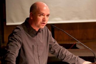 Ο Καβάφης του Στέφανου Κορκολή ΔΕΝ τραγουδιέται υπέροχα