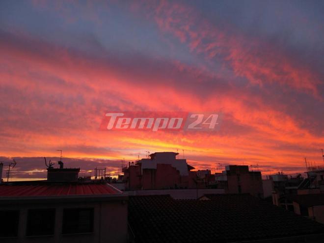 Υπέροχο ηλιοβασίλεμα στον πατραϊκό ουρανό - Δείτε φωτο