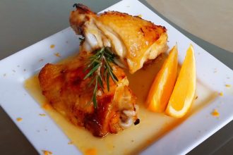 Κοτόπουλο με σάλτσα πορτοκάλι και κονιάκ