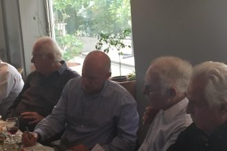 Ποιοί 13 πρώην βουλευτές συναντήθηκαν με τον Γιώργο Παπανδρέου