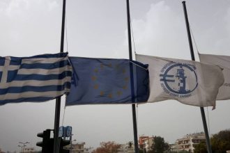 Μεσίστιες οι σημαίες στην Περιφέρεια Δυτικής Ελλάδας σε ένδειξη πένθους - ΔΕΙΤΕ ΦΩΤΟΓΡΑΦΙΕΣ