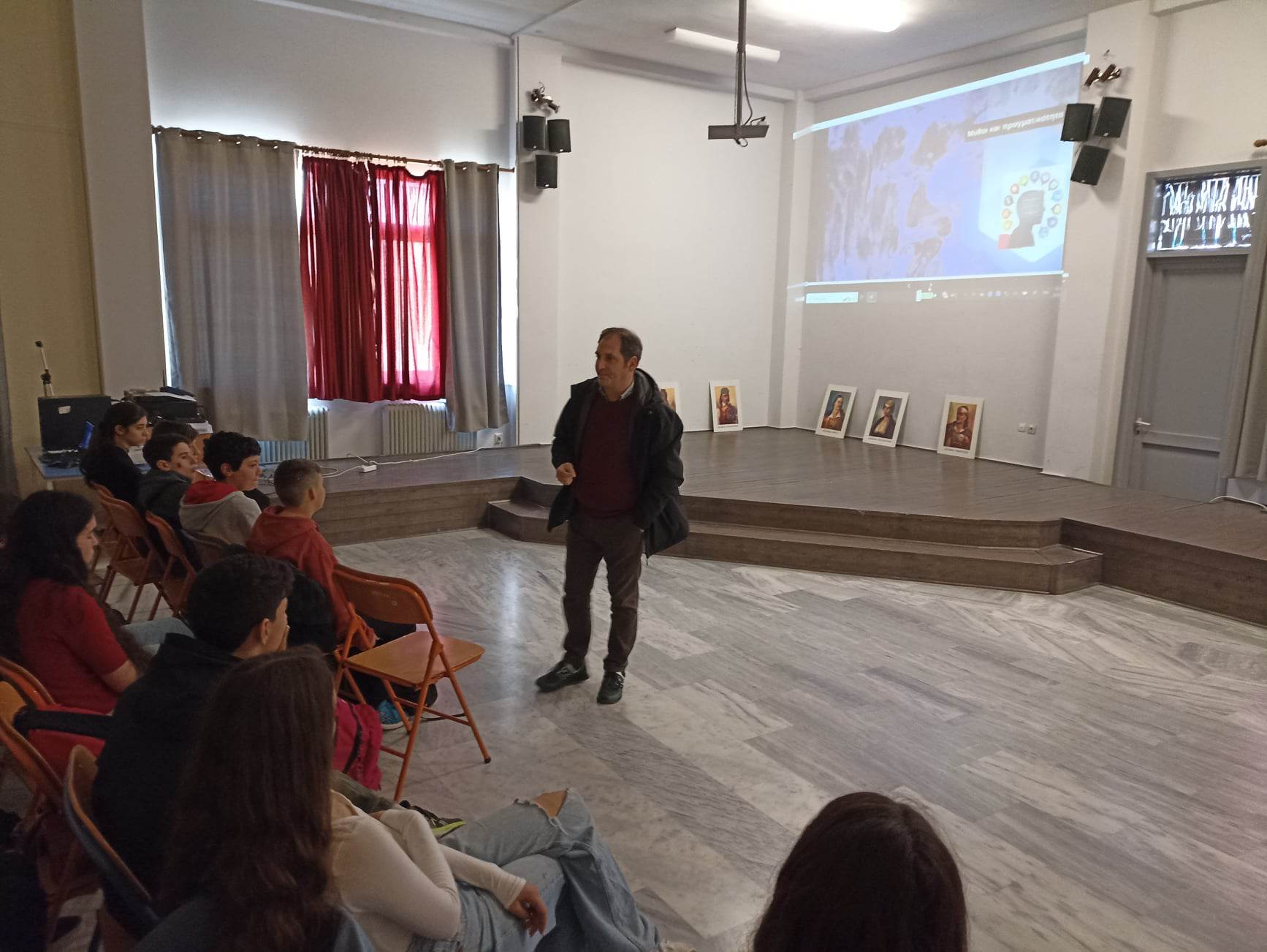 Γυμνάσιο Σαραβαλίου: Ενημέρωση των μαθητών για την ασφαλή χρήση του διαδικτύου από την ΕΛ.ΑΣ.