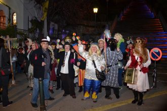 Πάτρα: Μπούλες και τελάλης παρέλασαν αναστατώνοντας το κέντρο - ΔΕΙΤΕ νέες ΦΩΤΟΓΡΑΦΙΕΣ