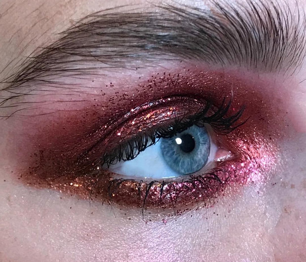 H μόδα τον χειμώνα θέλει λάμψη στα μάτια