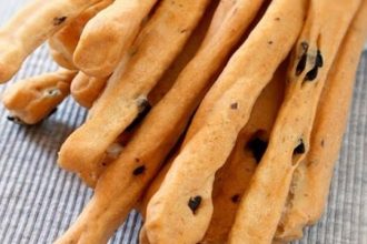 Χειροποίητα κριτσίνια με ελιά για το γραφείο!