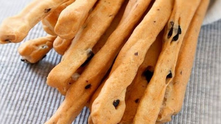 Χειροποίητα κριτσίνια με ελιά για το γραφείο!