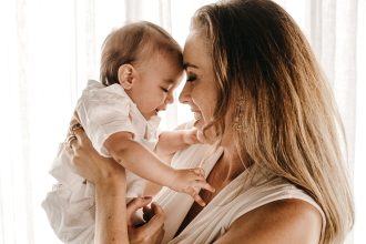 Το παυσίπονο άγγιγμα που ηρεμεί τα παιδιά