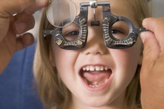 Μυωπία τέλος στα παιδιά; Η πασίγνωστη ουσία που αναστέλλει την εξέλιξή της