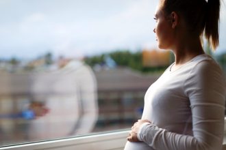 Επιλόχειος κατάθλιψη: Ο ευχάριστος παράγοντας που μειώνει τον κίνδυνο εμφάνισής της