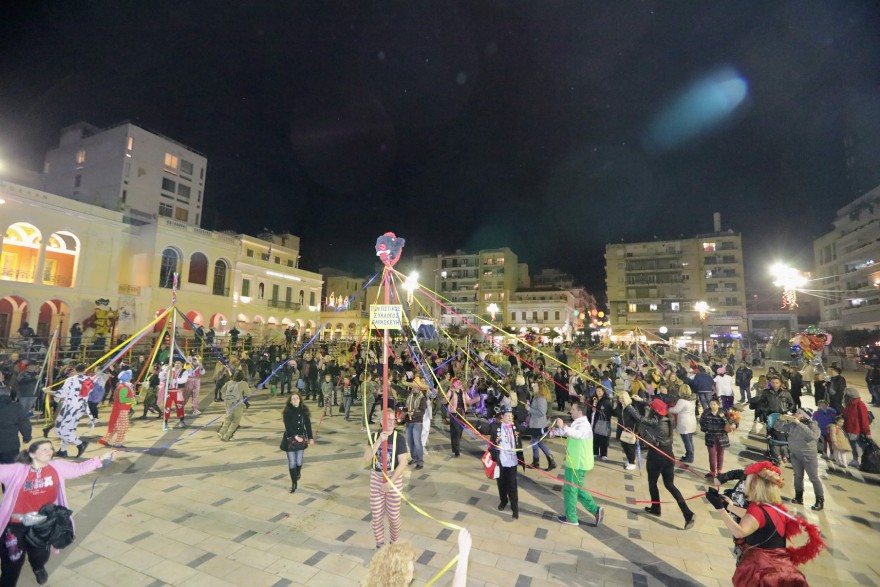 Πάτρα: Παρέλαση και πολύχρωμα γαϊτανάκι ήχων και χορών κόντρα...στην ανεργία - ΦΩΤΟ