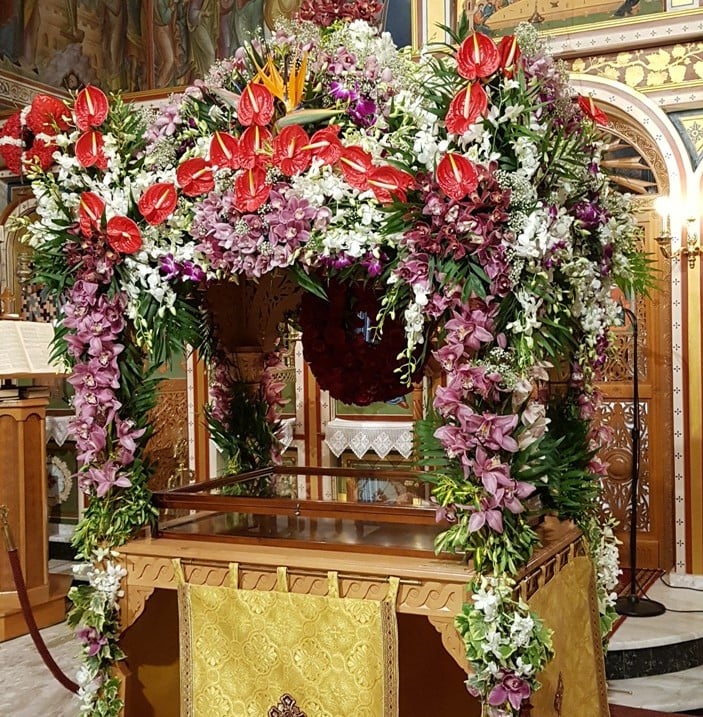 Ο στολισμένος Επιτάφιος της Αγίας Ειρήνης Πατρών - ΦΩΤΟ