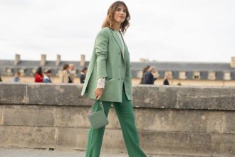 Πώς καταφέρνουν οι Γαλλίδες να δείχνουν τόσο νέες στα 50;