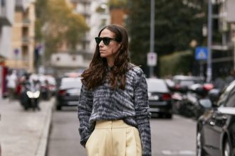 To κολακευτικό στυλ παντελονιού που ταιριάζει με όλα ΦΩΤΟ