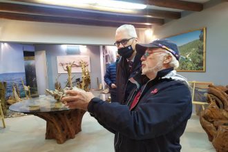 Στην Ακράτα ο Φωκίωνας Ζαΐμης – Συνεχίζει τις επαφές με τοπικές επιχειρήσεις