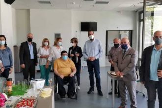 Ο Ν. Φαρμάκης στο νέο κτίριο των «Μαχητών» στην Πάτρα