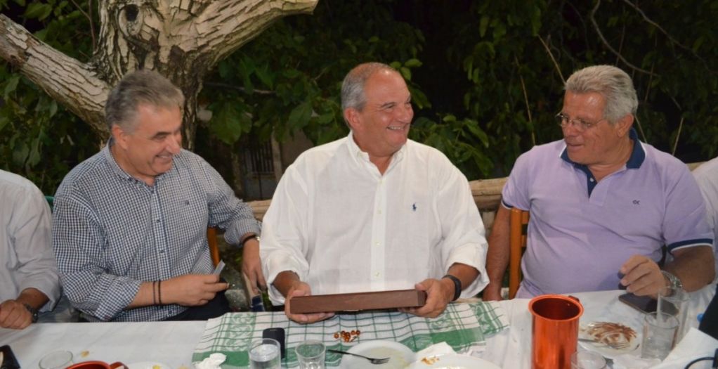 Στα Αμπελάκια ο πρώην πρωθυπουργός Κώστας Καραμανλής