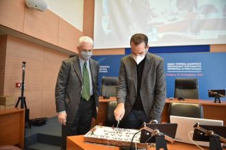 ΣΕΑΔΕ: Πρωτοχρονιάτικη πίτα με αναμνηστική πλακέτα στους επιχειρηματίες που στήριξαν τους πυρόπληκτους