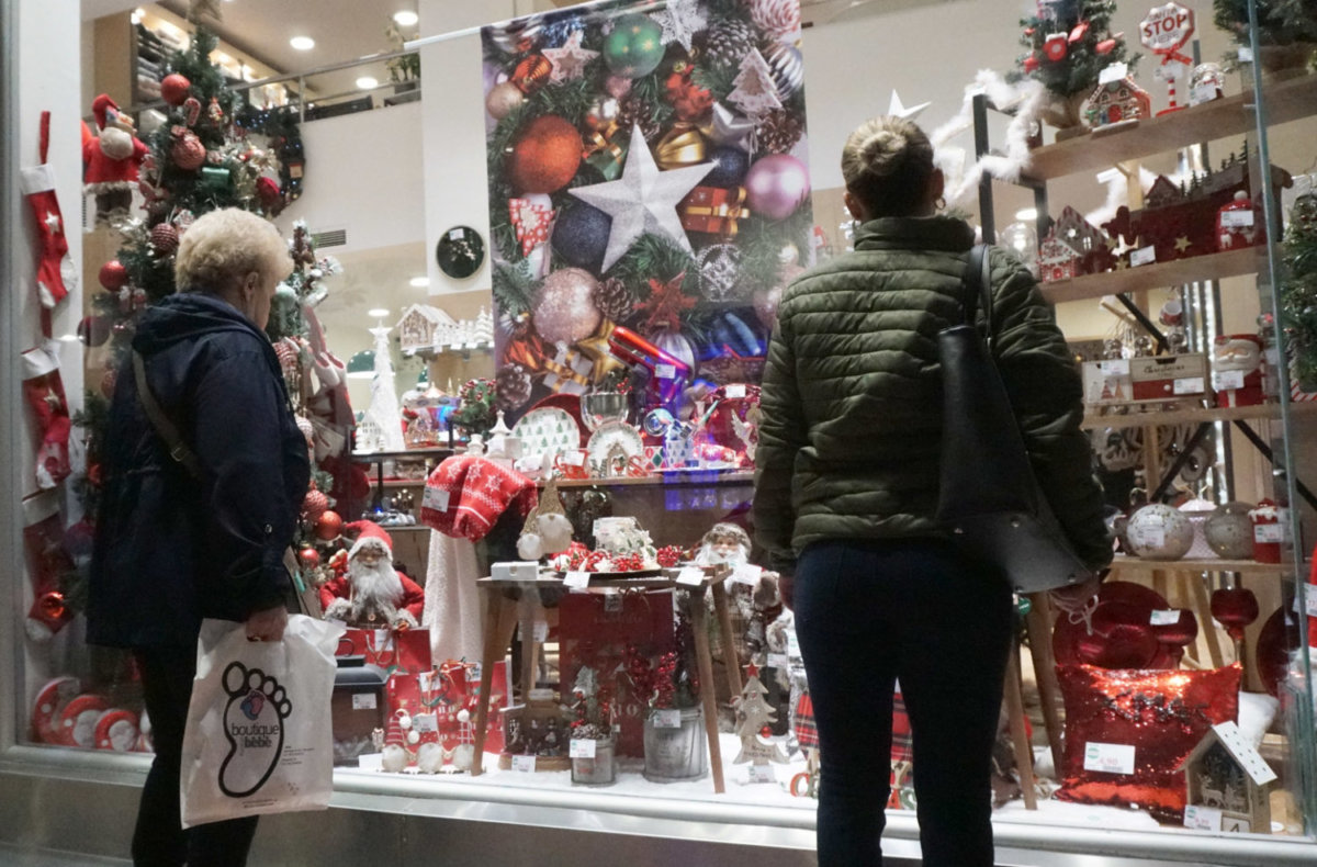 Πάτρα: Ξεκινά από σήμερα το εορταστικό ωράριο στην αγορά - Αναλυτικά οι ώρες λειτουργίας