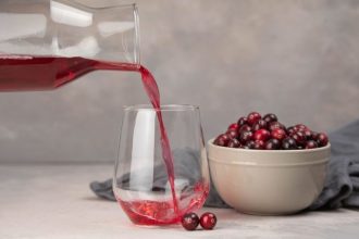 Ο βαθυκόκκινος σούπερ – χυμός που ρίχνει την πίεση και προστατεύει την καρδιά