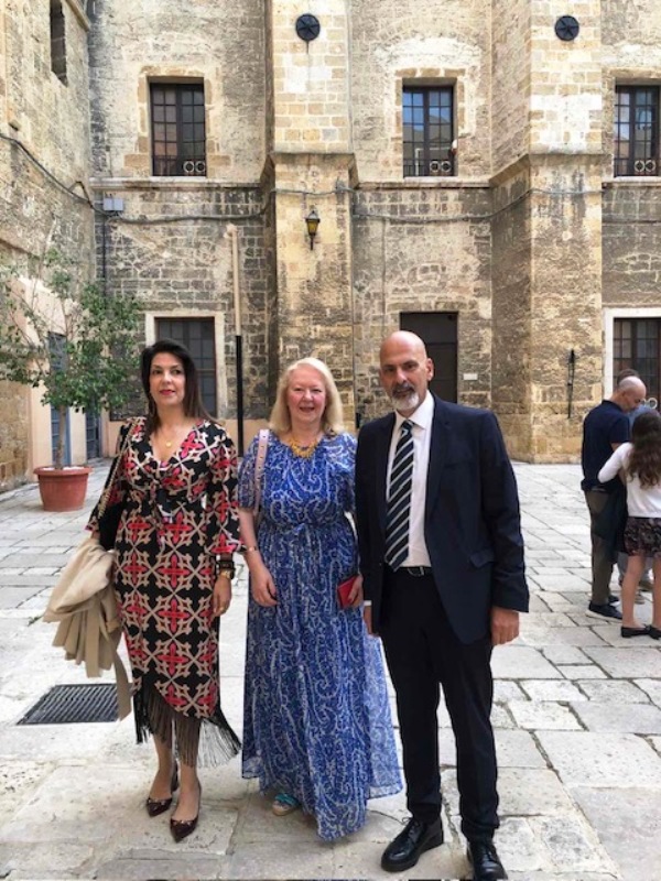 Ο Χαράλαμπος Μπονάνος στην παράσταση του Λυκείου Ελληνίδων Πατρών στο Μπρίντιζι