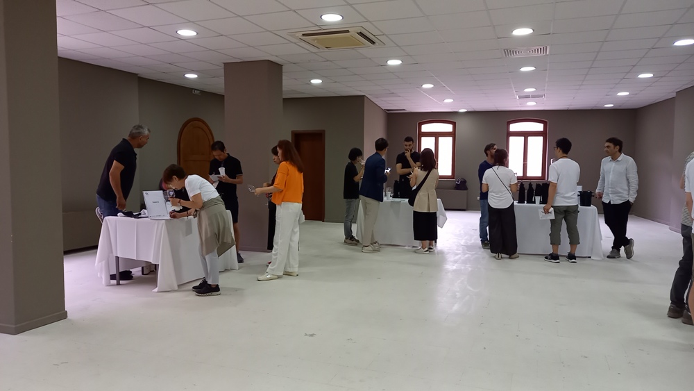 Ιάπωνες και Κορεάτες αγοραστές και δημοσιογράφοι σε Αχαΐα και Ηλεία, στο πλαίσιο του προγράμματος προώθησης οίνων ποιότητας, ΠΟΠ και ΠΓ