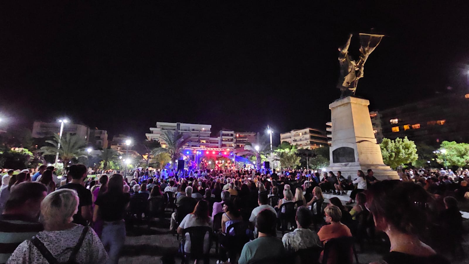 Μηνύματα ανθρωπιάς στη συναυλία της Μελίνας Κανά στα Ψηλά Αλώνια