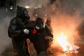 Γεωργία: Συνεχίζονται τα βίαια επεισόδια μετά το «πάγωμα» των συνομιλιών για ένταξη στην ΕΕ