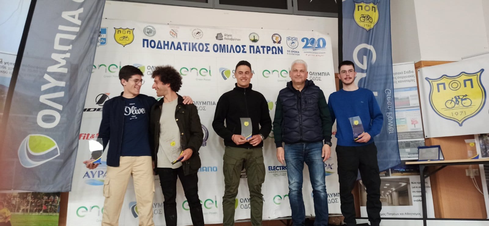 Ο Φωκίων Ζαΐμης δίπλα στους ποδηλάτες