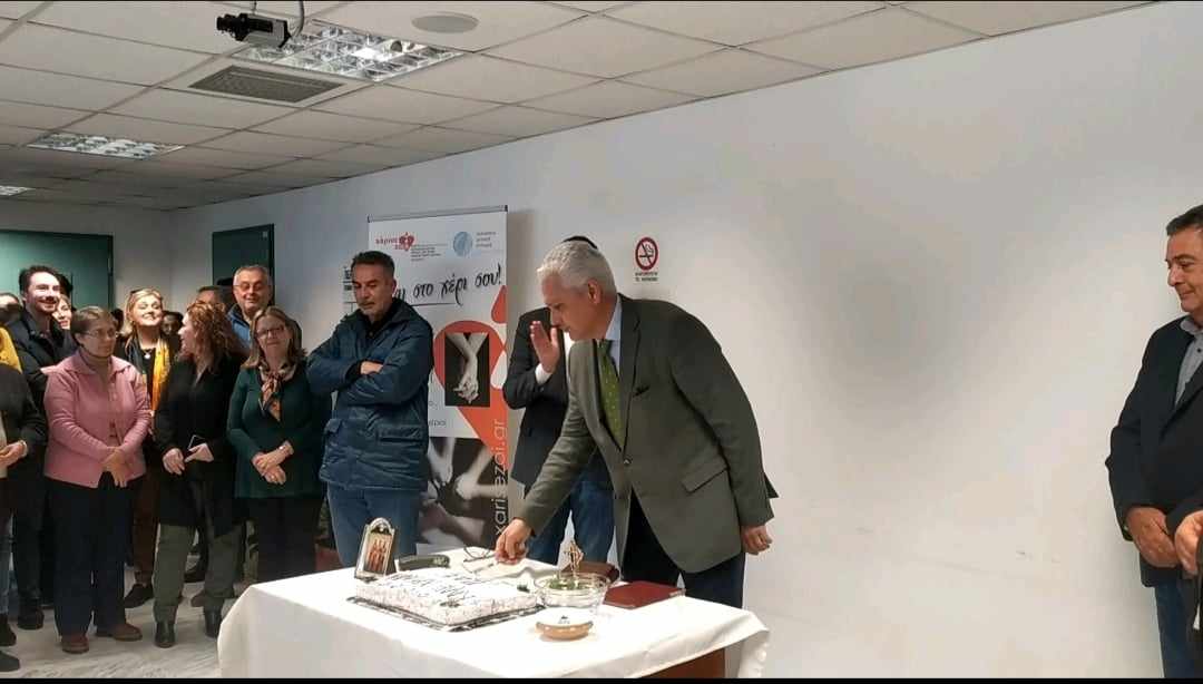 Ο Φ. Ζαΐμης έκοψε την πρωτοχρονιάτικη πίτα της ΠΕ Αχαΐας μαζί με τον Περιφερειάρχη και τους υπαλλήλους της υπηρεσίας