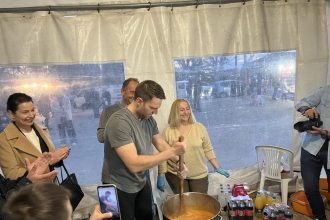 Ο Στέφανος Κασσελάκης μαγείρεψε φασολάδα