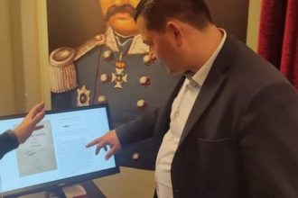 Ο Θ. Βασιλόπουλος στο Μουσείο Ψηφιακών Εκθεμάτων Αιγιάλειας