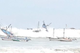 Περού: Οι αρχές κλείνουν 91 λιμάνια εξαιτίας φουσκοθαλασσιάς