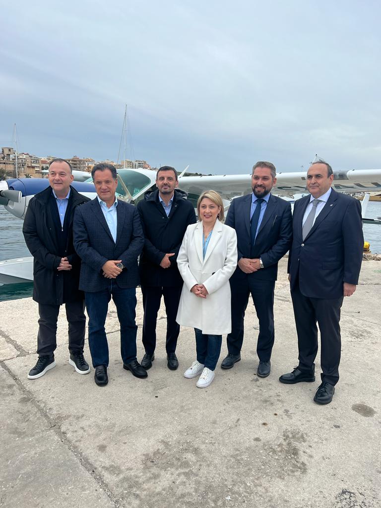 Η Χρ. Αλεξοπούλου στην πρώτη δοκιμαστική πτήση με υδροπλάνο