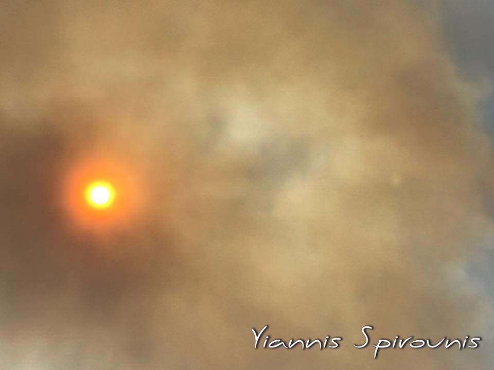 Κρύφτηκε ο ήλιος στην Ηλεία από τους καπνούς