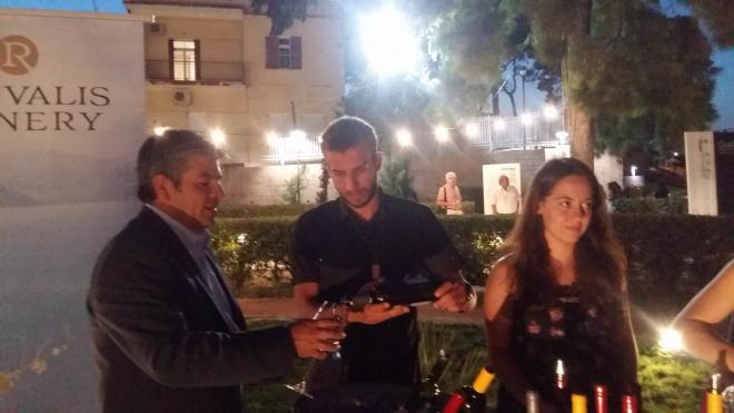 Θεόδωρος Παπαθεοδώρου: Δοκιμάζοντας κρασιά στην Οινοξένεια με συλλεκτικό ποτήρι