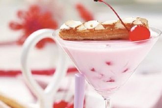 Γιαουρτοζελέ κεράσι στο ποτήρι