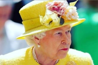 Που καταλήγουν όλα τα φαντεζί συνολάκια της βασίλισσας Ελισάβετ;