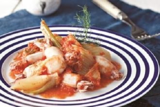 Καλαμαράκια με φινόκιο σε σάλτσα ντομάτας