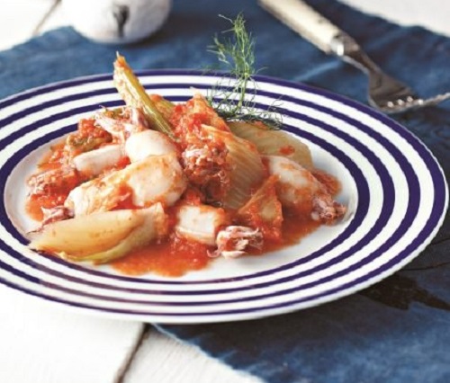 Καλαμαράκια με φινόκιο σε σάλτσα ντομάτας