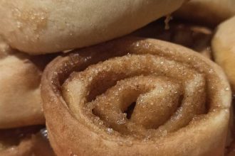 Ρολάκια κανέλας (cinnamon rolls)