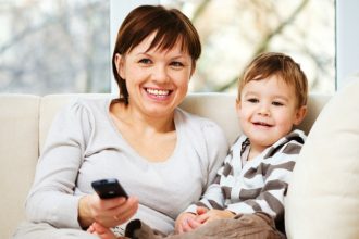 Είναι το παιδί «κολλημένο» στις οθόνες; Το σύνδρομο που το απειλεί όταν μεγαλώσει