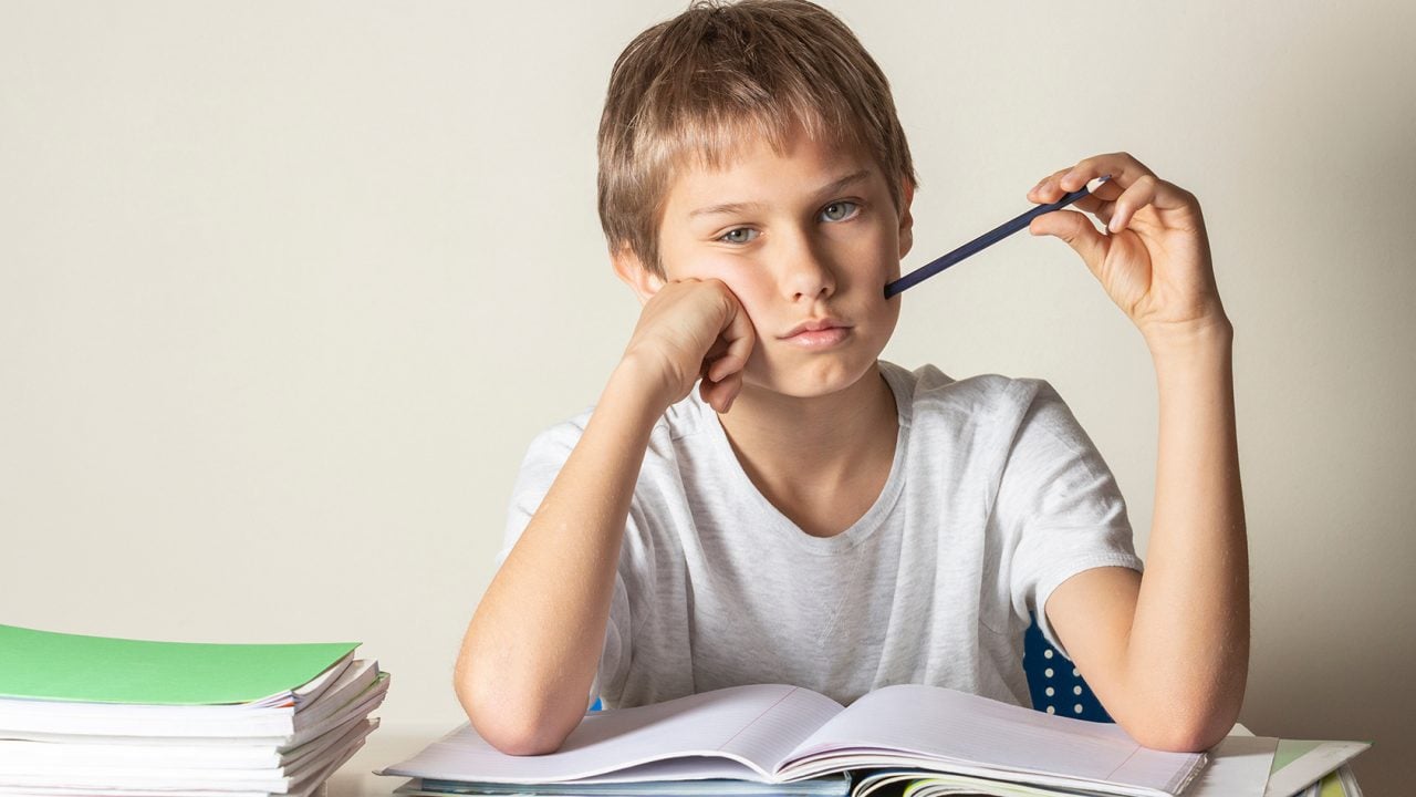 Ο «παραδοσιακός» τρόπος που κάνει το παιδί καλύτερο μαθητή