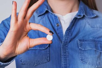 Καρκίνος Ωοθηκών: Το πασίγνωστο παυσίπονο που μειώνει τον κίνδυνο - Ποιες γυναίκες ωφελούνται περισσότερο