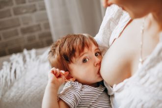 Μητρικό γάλα: Το πολύτιμο συστατικό - σύμμαχος για τον εγκέφαλο του μωρού