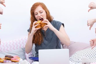 Εφηβεία: Εκτοξεύθηκαν οι διατροφικές διαταραχές μέσα στην πανδημία - Το ευάλωτο φύλο