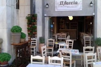 Το παραδοσιακό μεζεδοπωλείο "Πλατεία" ...μας προσκαλεί και πάλι από τη Δευτέρα να ξαναζήσουμε την παρεϊστικη ατμόσφαιρά του