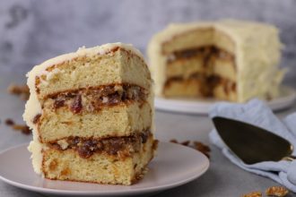 Τούρτα με σταφίδες και αποξηραμένα σύκα (Lady Baltimore cake)