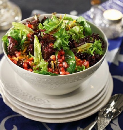 Σαλάτα γιορτινή με dressing από πετιμέζι και βαλσαμικό