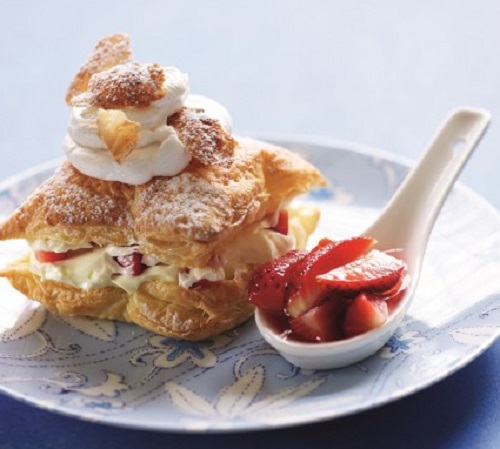 Μιλφέιγ αρωματισμένο με μαστίχα Χίου και φράουλες